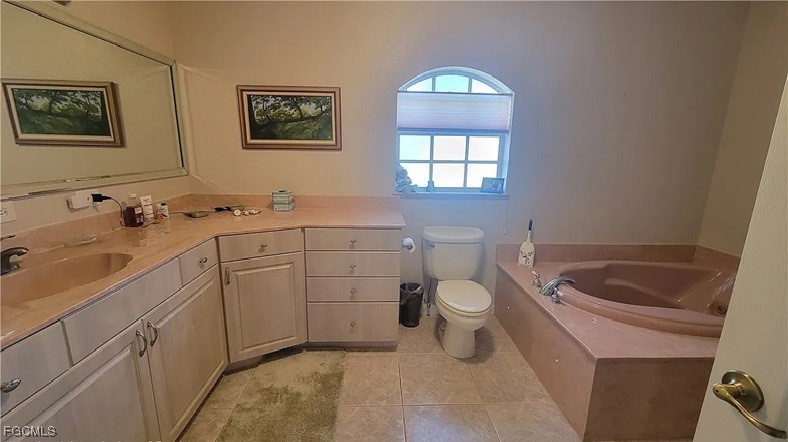 126-128 Tangerine Road Lake Placid, FL 33852 - Photo 9 of 29 a spacious bathroom with a toilet sink and mirror