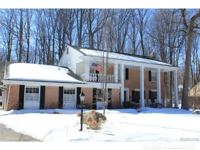 337423 Hunters Pointe Road Farmington, MI 48331 - Photo 1 of 4