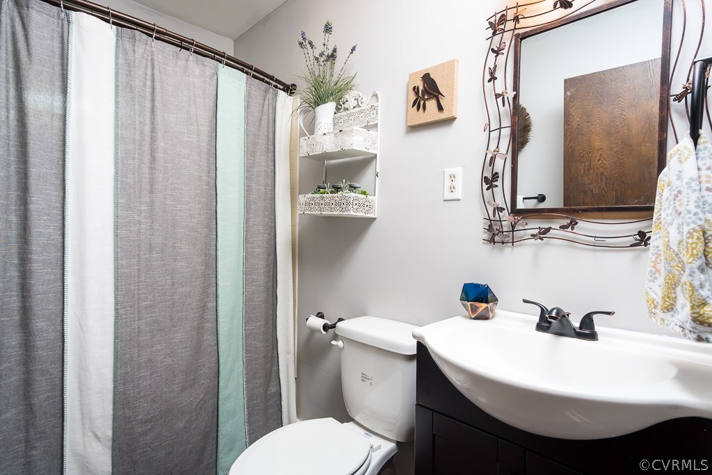 2521 Mountain View Road Powhatan, VA 23139 - Photo 15 of 29 Downstairs bath has been completely re-done.