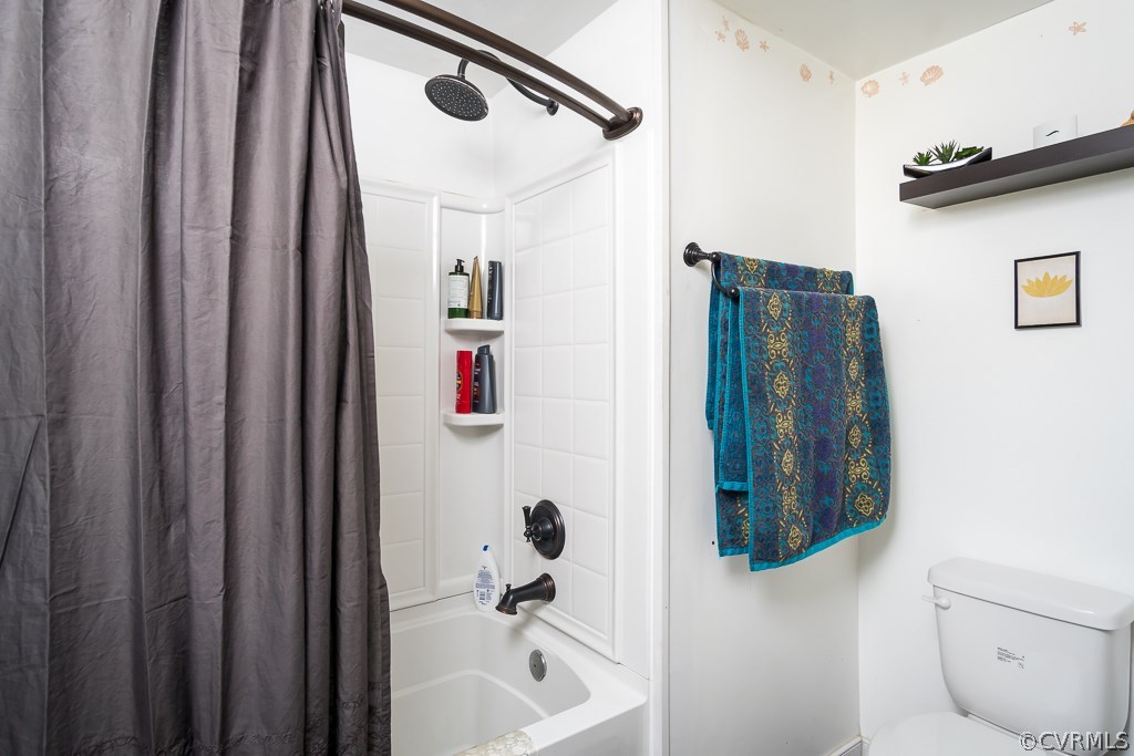 2521 Mountain View Road Powhatan, VA 23139 - Photo 20 of 29 Separate shower/toilet area of Master bath- pocket