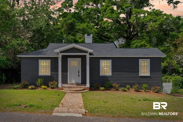 $359,900 | 41 Hathaway Road West, Mobile, AL 36608