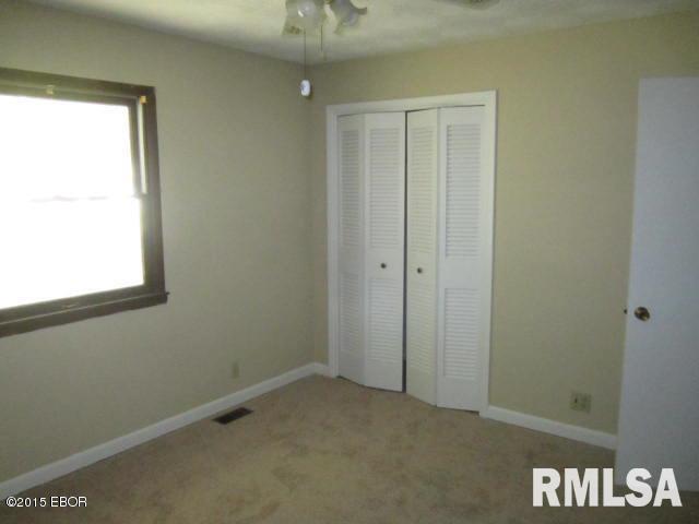 222 Liebengood Road Mount Vernon, IL 62864 - Photo 10 of 12
