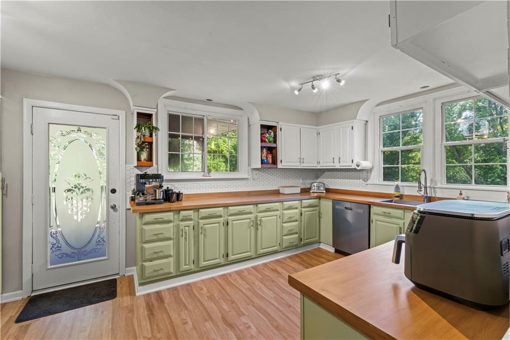 860 East McMurray Road Venetia, PA 15367 - Photo 13 of 37