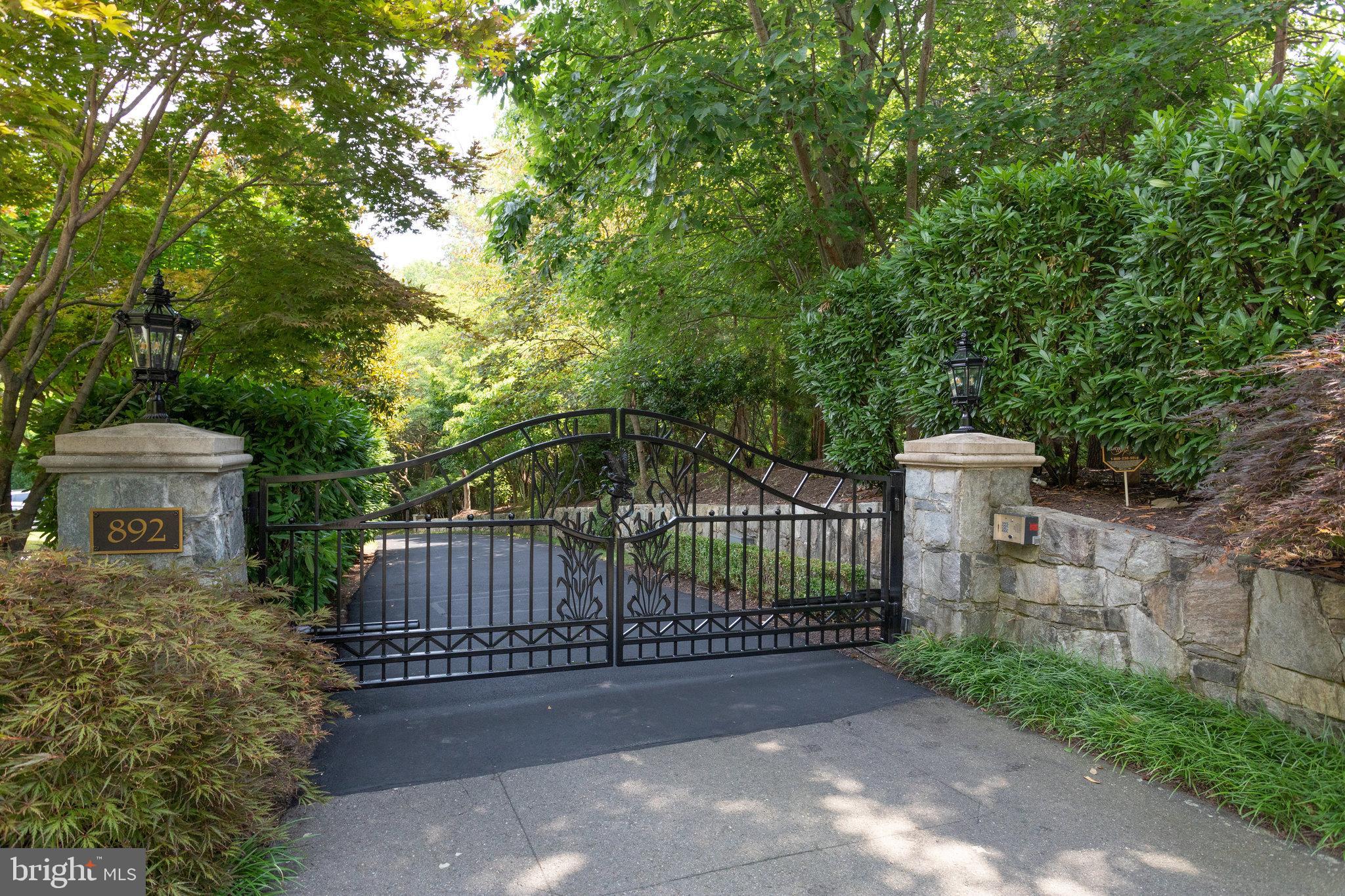 892 Alvermar Ridge Drive McLean, VA 22102 - Photo 5 of 133