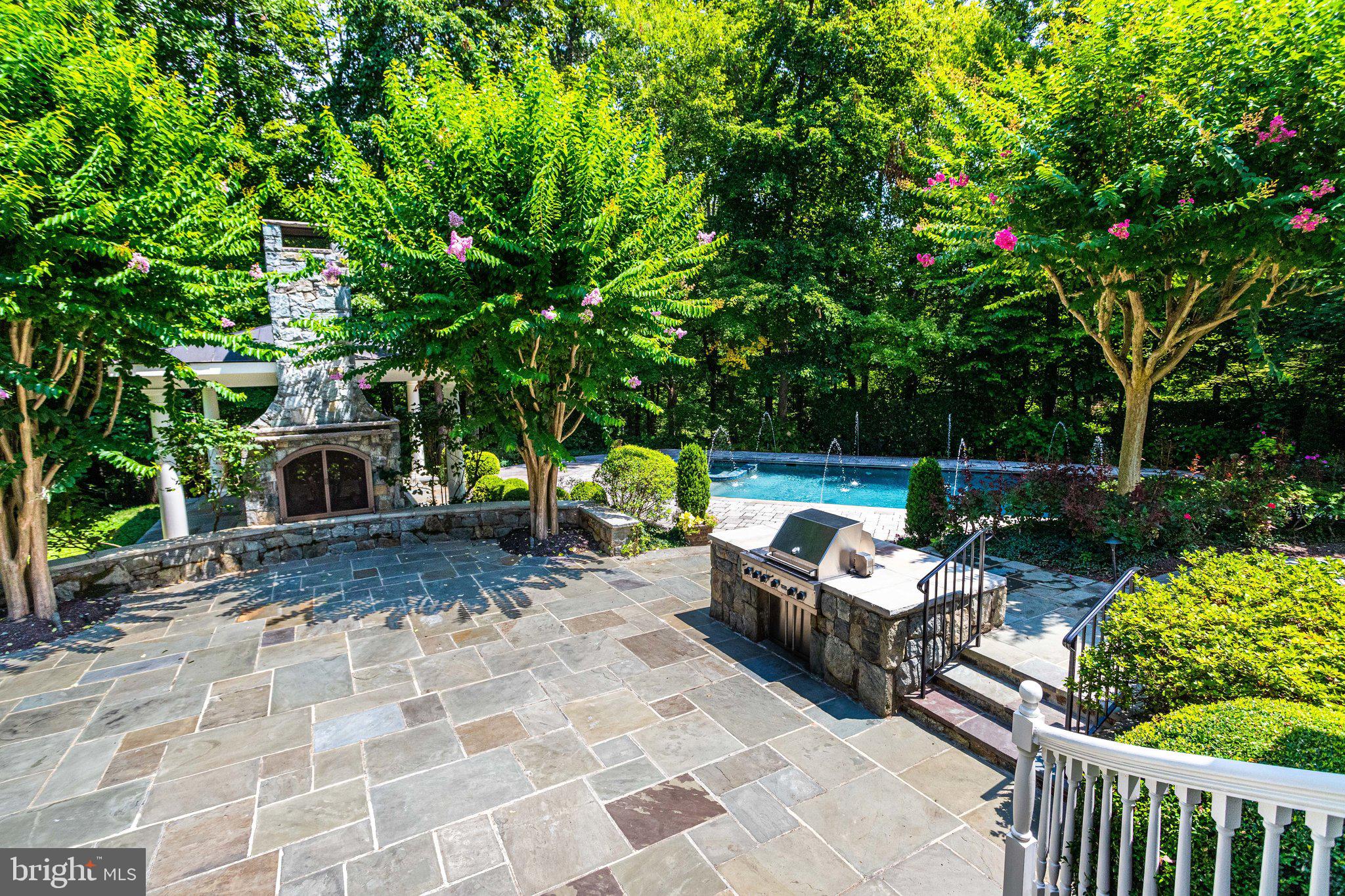 892 Alvermar Ridge Drive McLean, VA 22102 - Photo 7 of 133