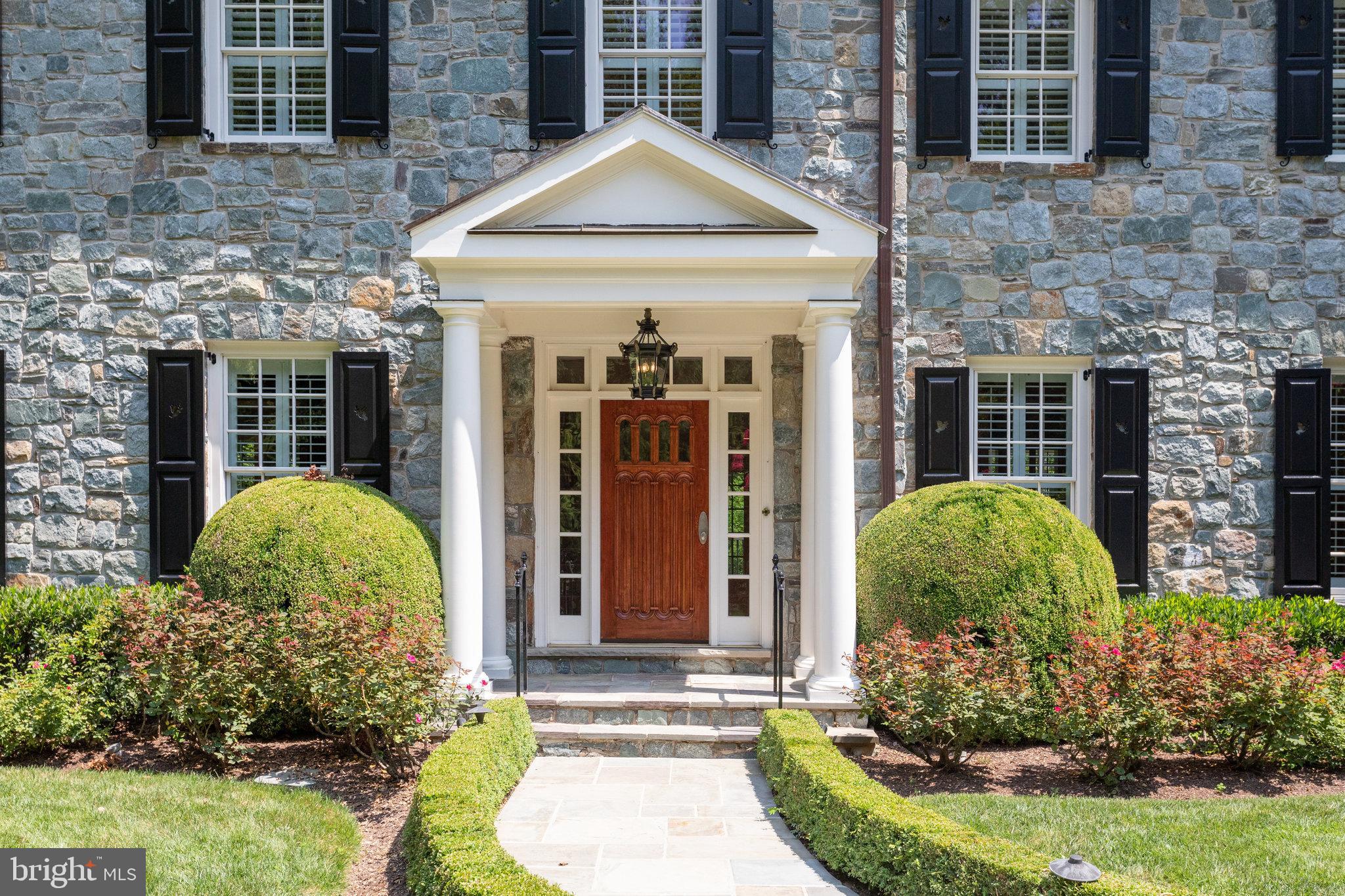 892 Alvermar Ridge Drive McLean, VA 22102 - Photo 10 of 133