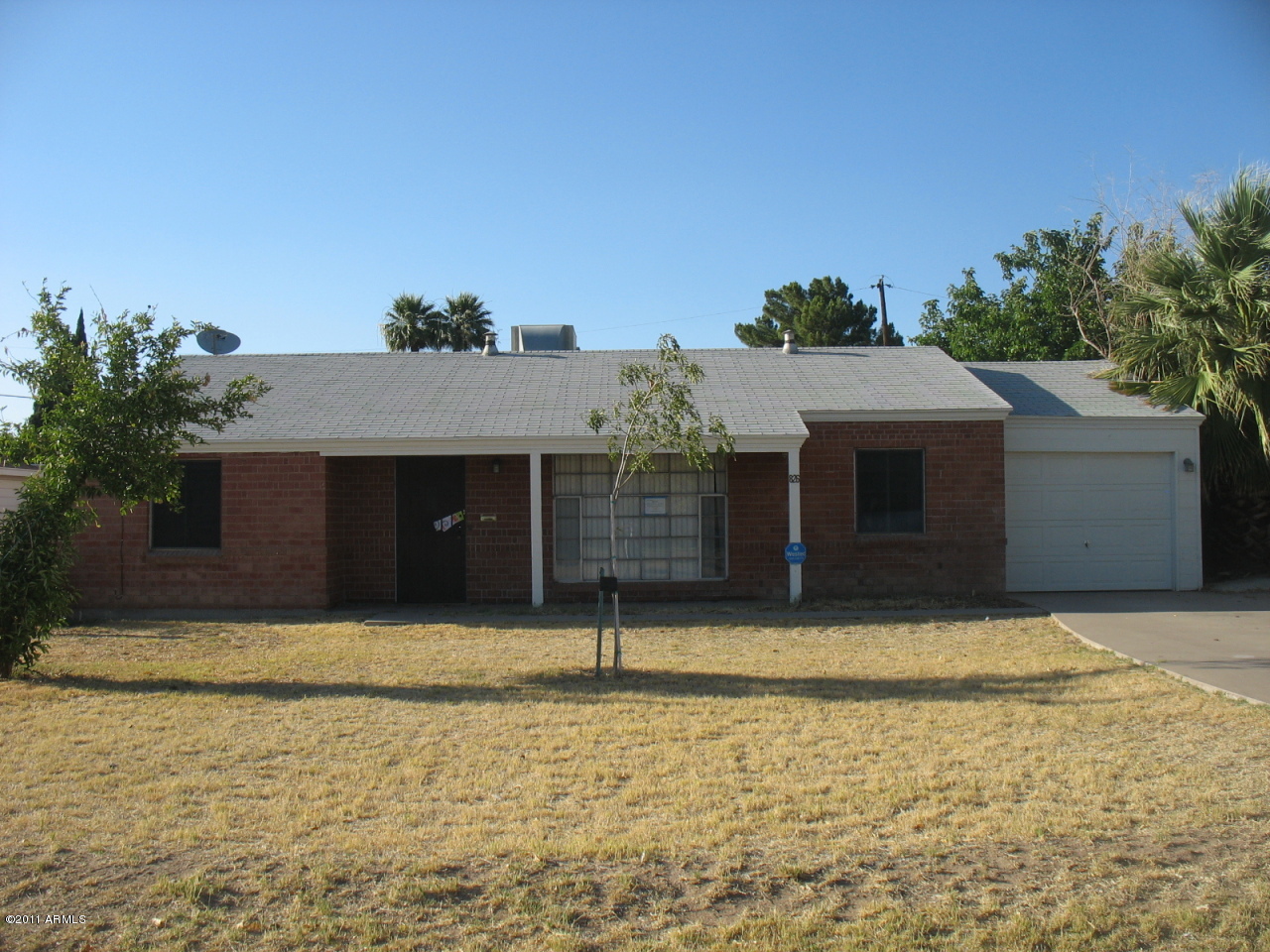 826 East Lawrence Road Phoenix, AZ 85014 - Photo 3 of 20 021-978213- Front (3)