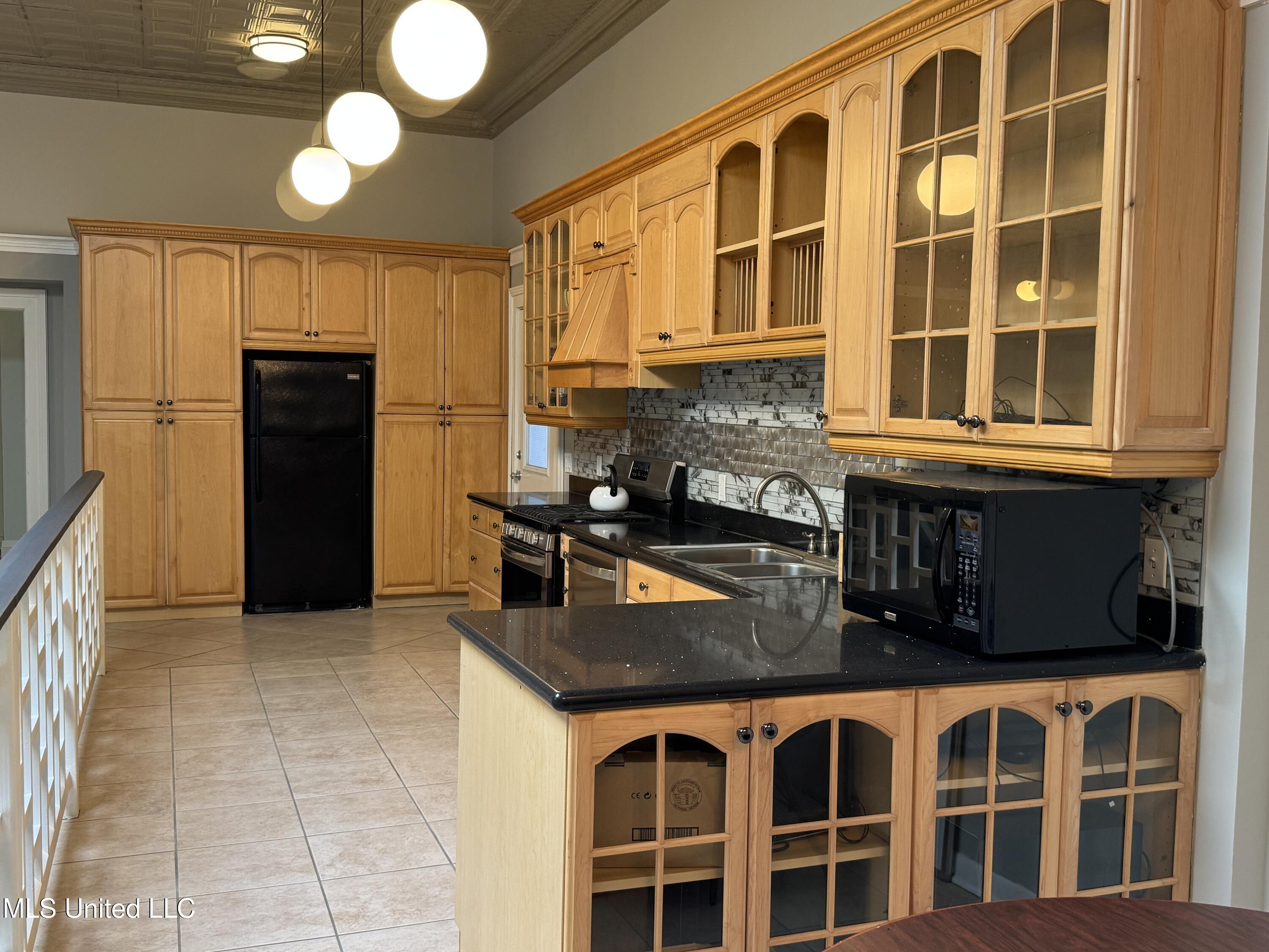 701 Franklin Street Natchez, MS 39120 - Photo 13 of 25 From Dining Area