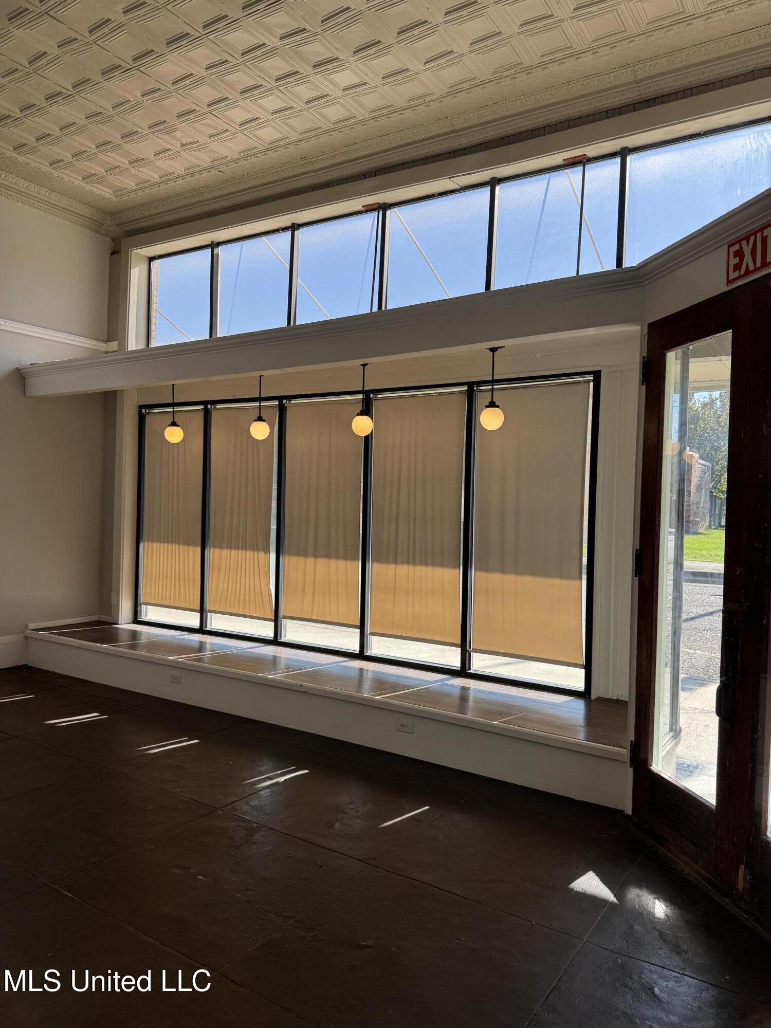 701 Franklin Street Natchez, MS 39120 - Photo 2 of 25 Facing Front Windows