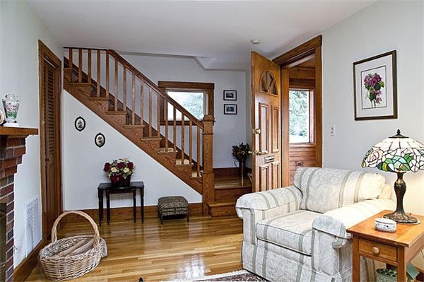 88 Thornton Road Waltham, MA 02453 - Photo 2 of 21