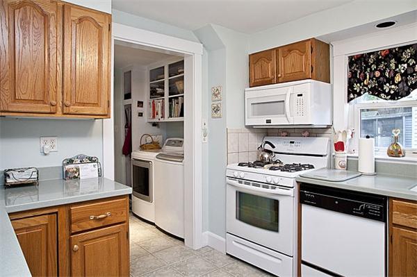 88 Thornton Road Waltham, MA 02453 - Photo 5 of 21