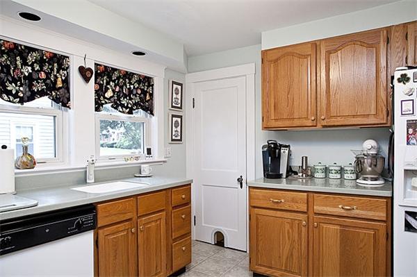 88 Thornton Road Waltham, MA 02453 - Photo 7 of 21