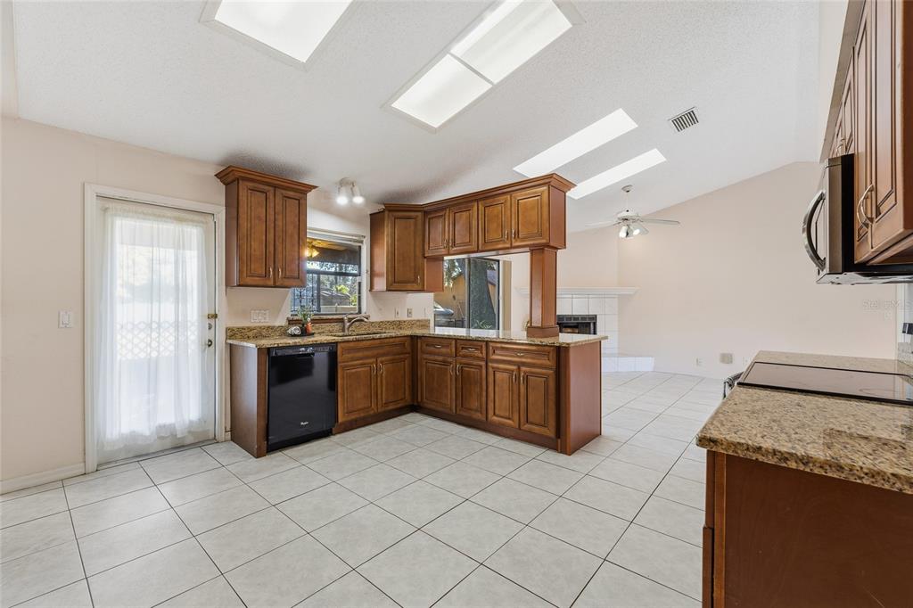 3179 Maple Run Kissimmee, FL 34744 - Photo 14 of 38