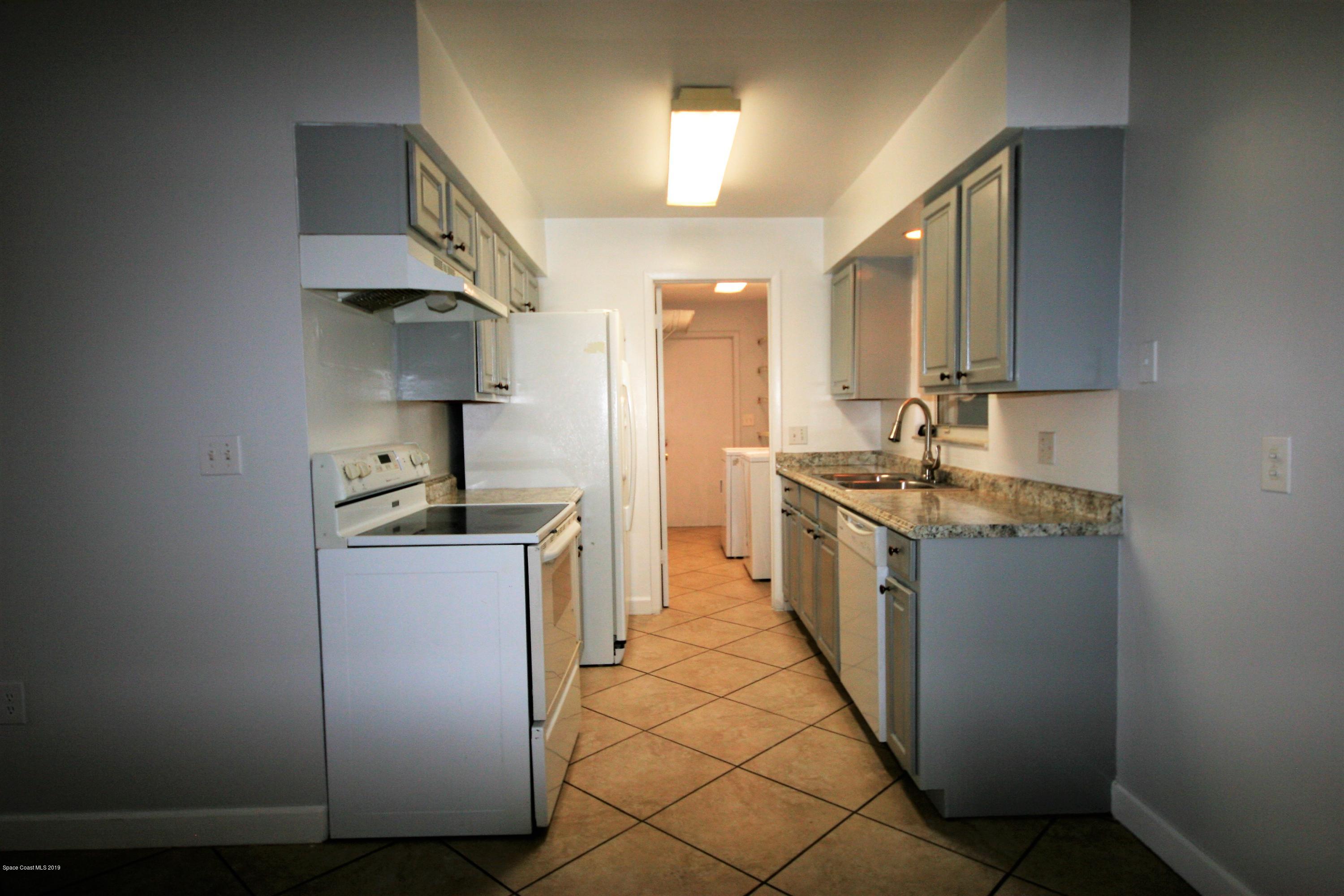 2810 Pembroke Road Melbourne, FL 32935 - Photo 3 of 18 IMG_7024