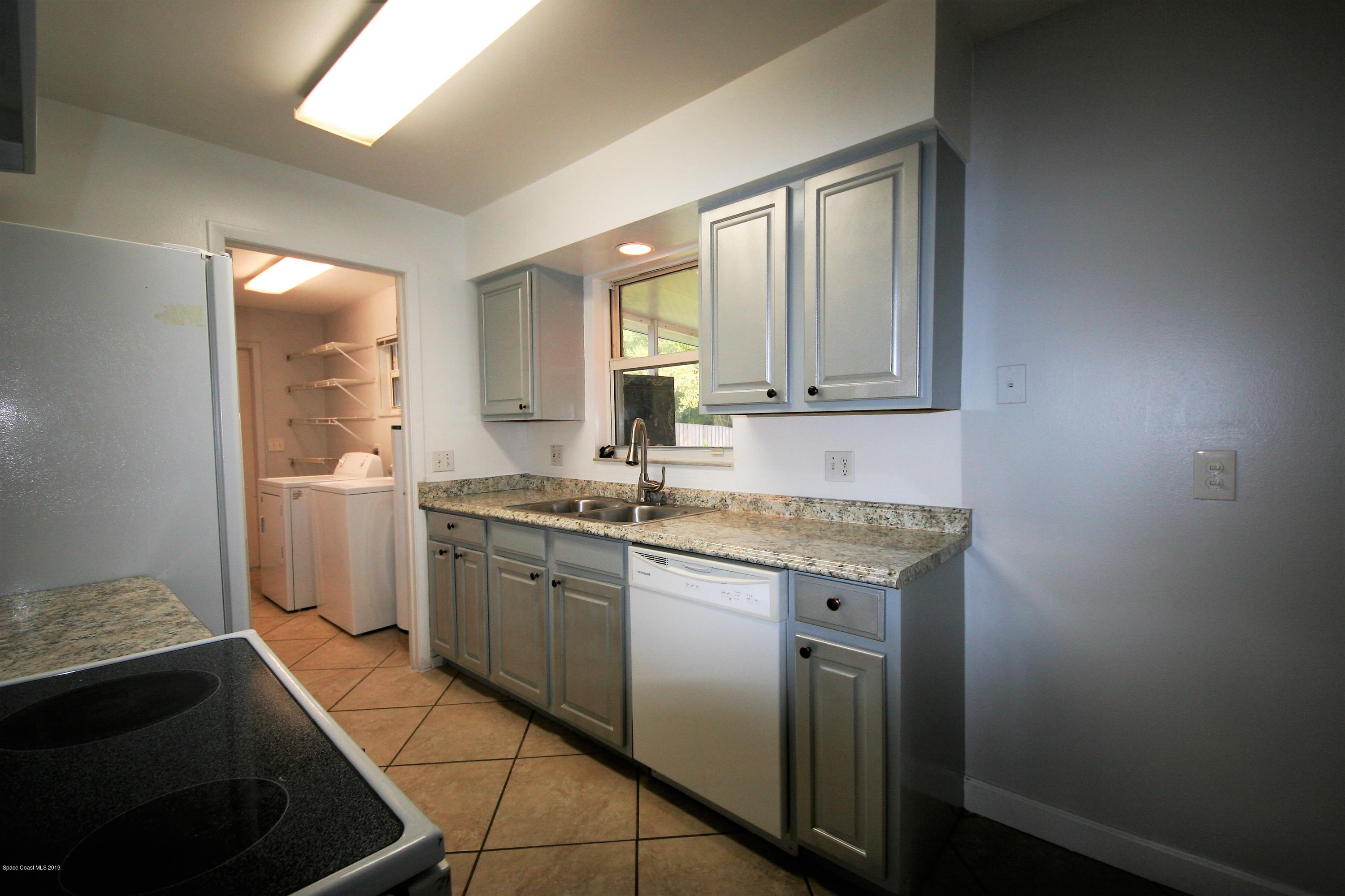 2810 Pembroke Road Melbourne, FL 32935 - Photo 5 of 18 IMG_7025