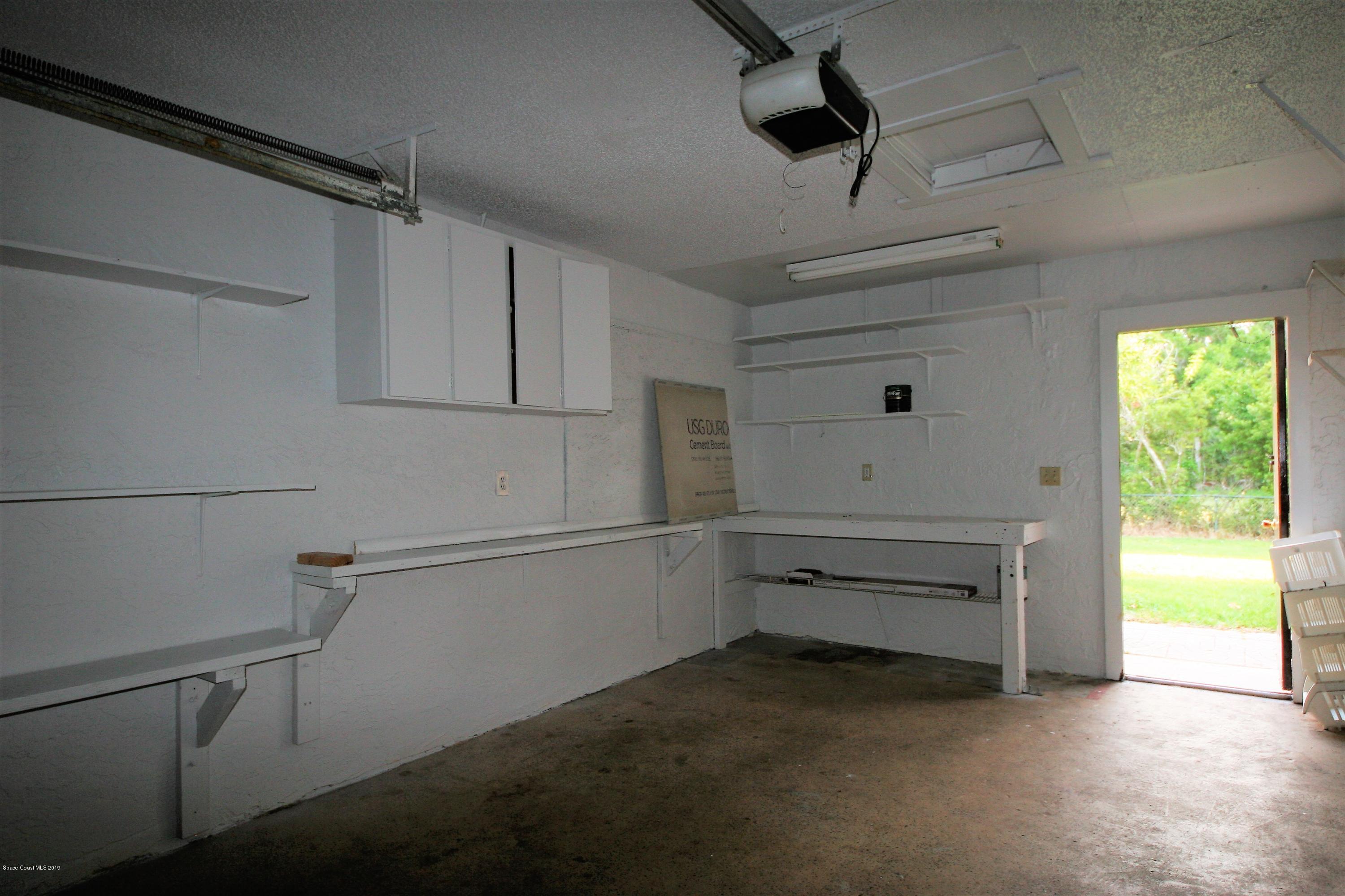 2810 Pembroke Road Melbourne, FL 32935 - Photo 9 of 18 IMG_7029