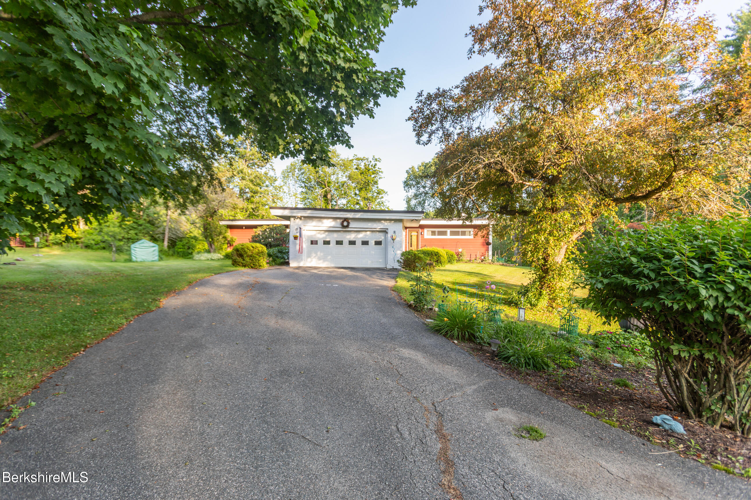 62 Braeburn Road Dalton, MA 01226 - Photo 4 of 53 image-24