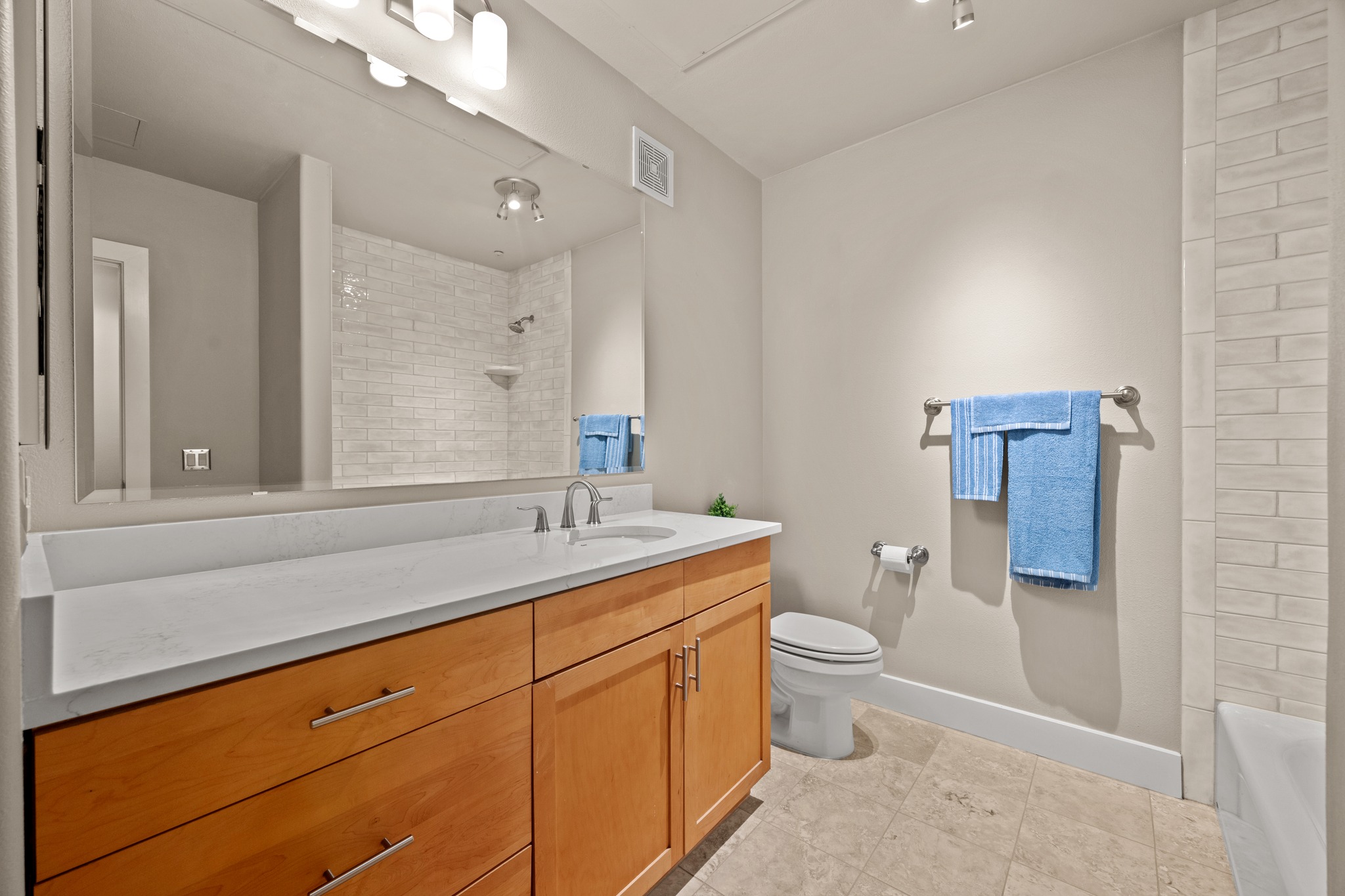2216 Thornton Road, Unit 210 Austin, TX 78704 - Photo 17 of 27