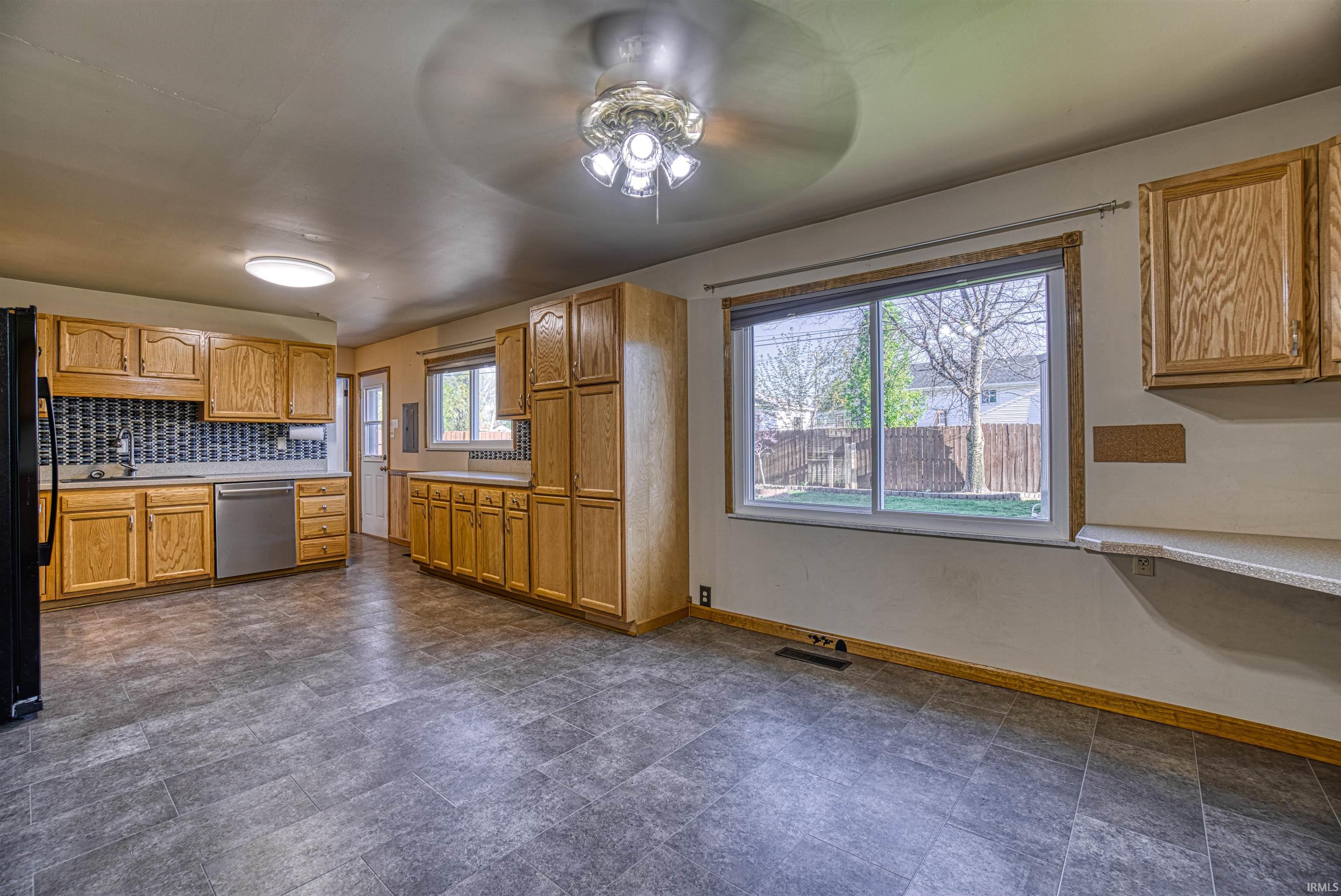 525 Sheridan Road Evansville, IN 47710 - Photo 8 of 26 Gallery Image 8