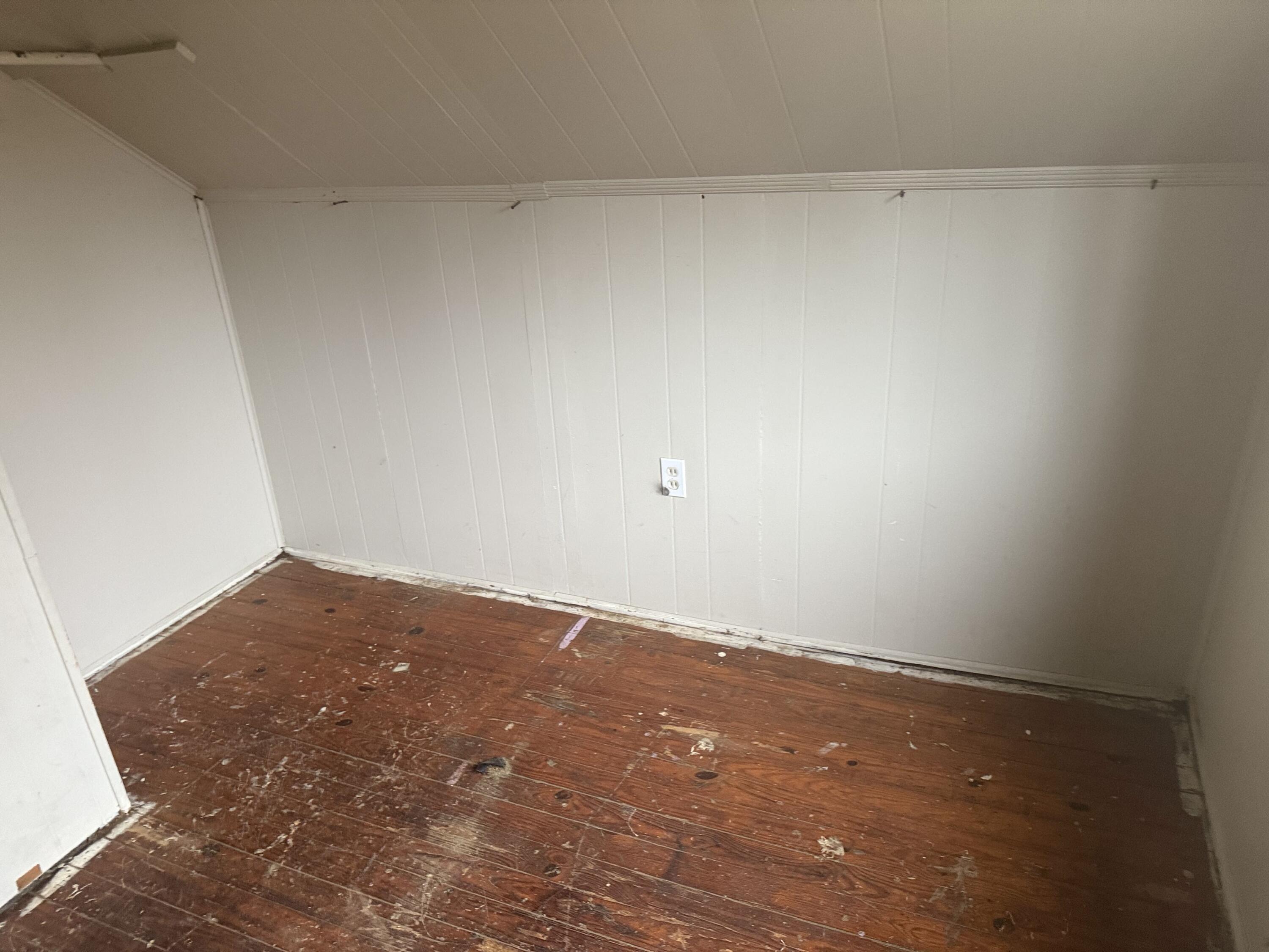 7560 Prospect Avenue Warren, MI 48091 - Photo 9 of 16 IMG_5816