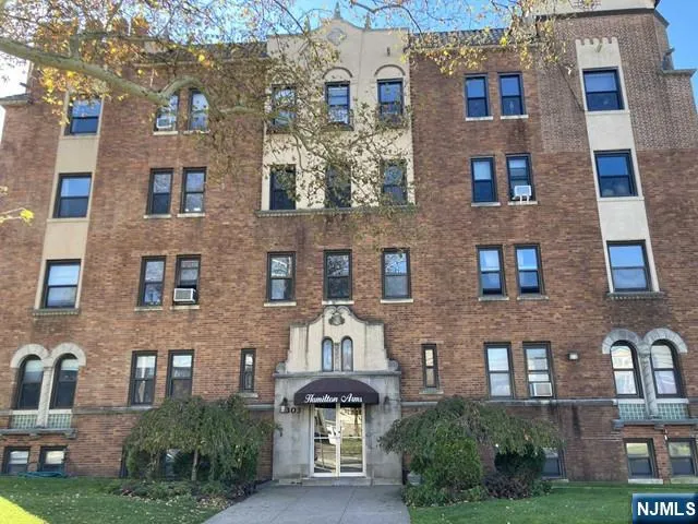 $2,300 | 303 Hamilton Place, Unit BAS2, Hackensack, NJ 07601
