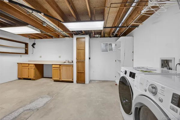 a view of a storage & utility room with washer and dryer