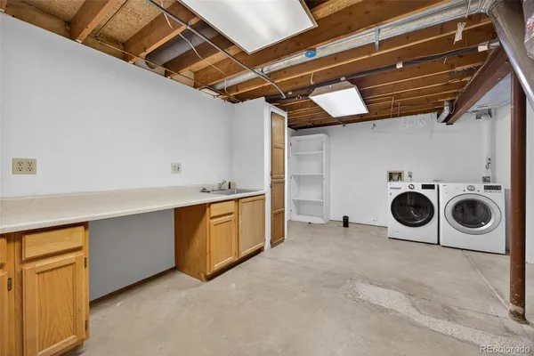 a view of a storage & utility room with washer and dryer