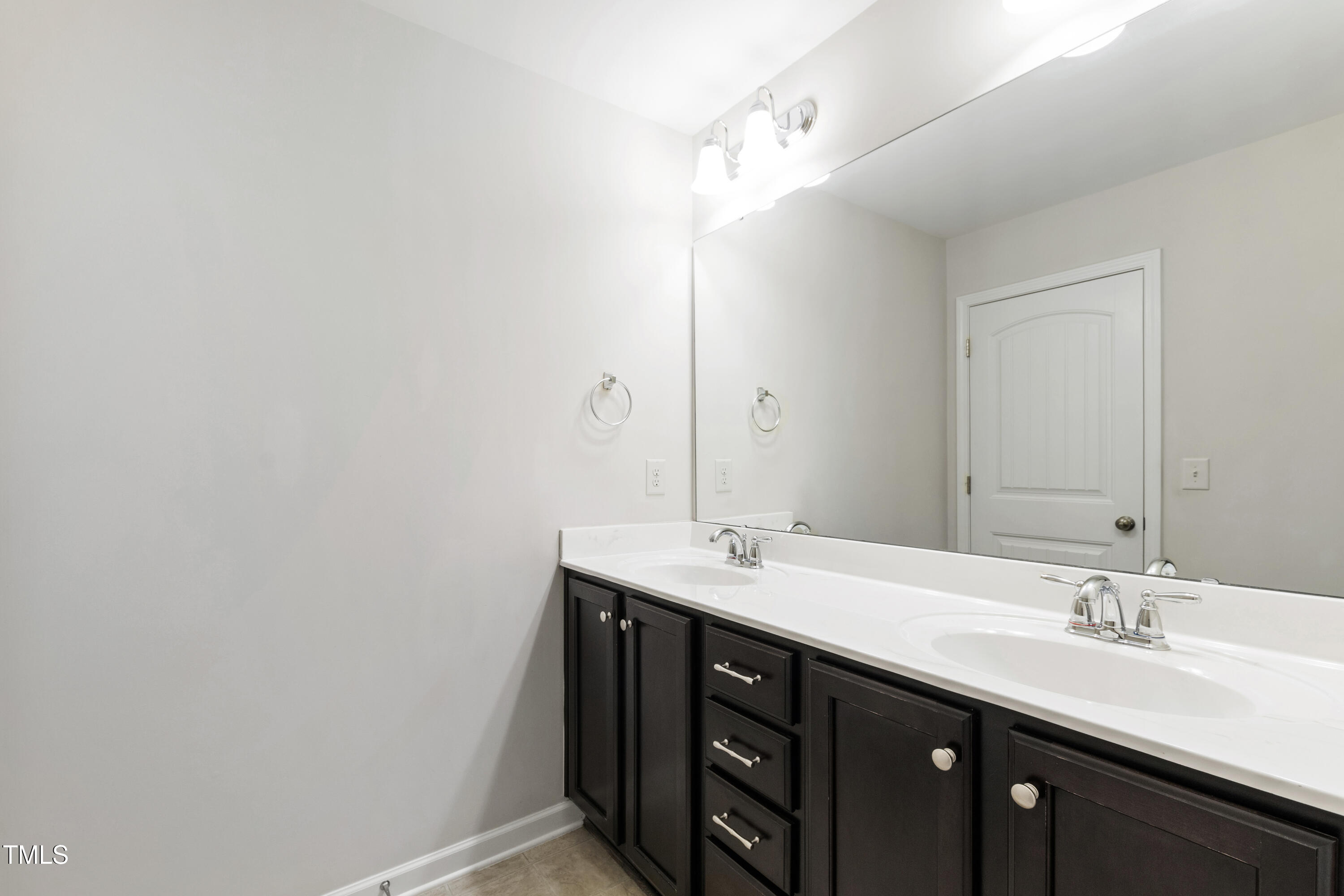1231 Silver Beach Way Raleigh, NC 27606 - Photo 21 of 31 Silver (37)