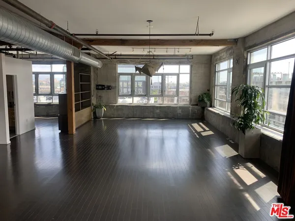 $5,660 | 530 South Hewitt Street, Unit 556, Los Angeles, CA 90013