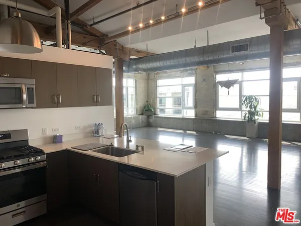 $5,660 | 530 South Hewitt Street, Unit 556, Los Angeles, CA 90013