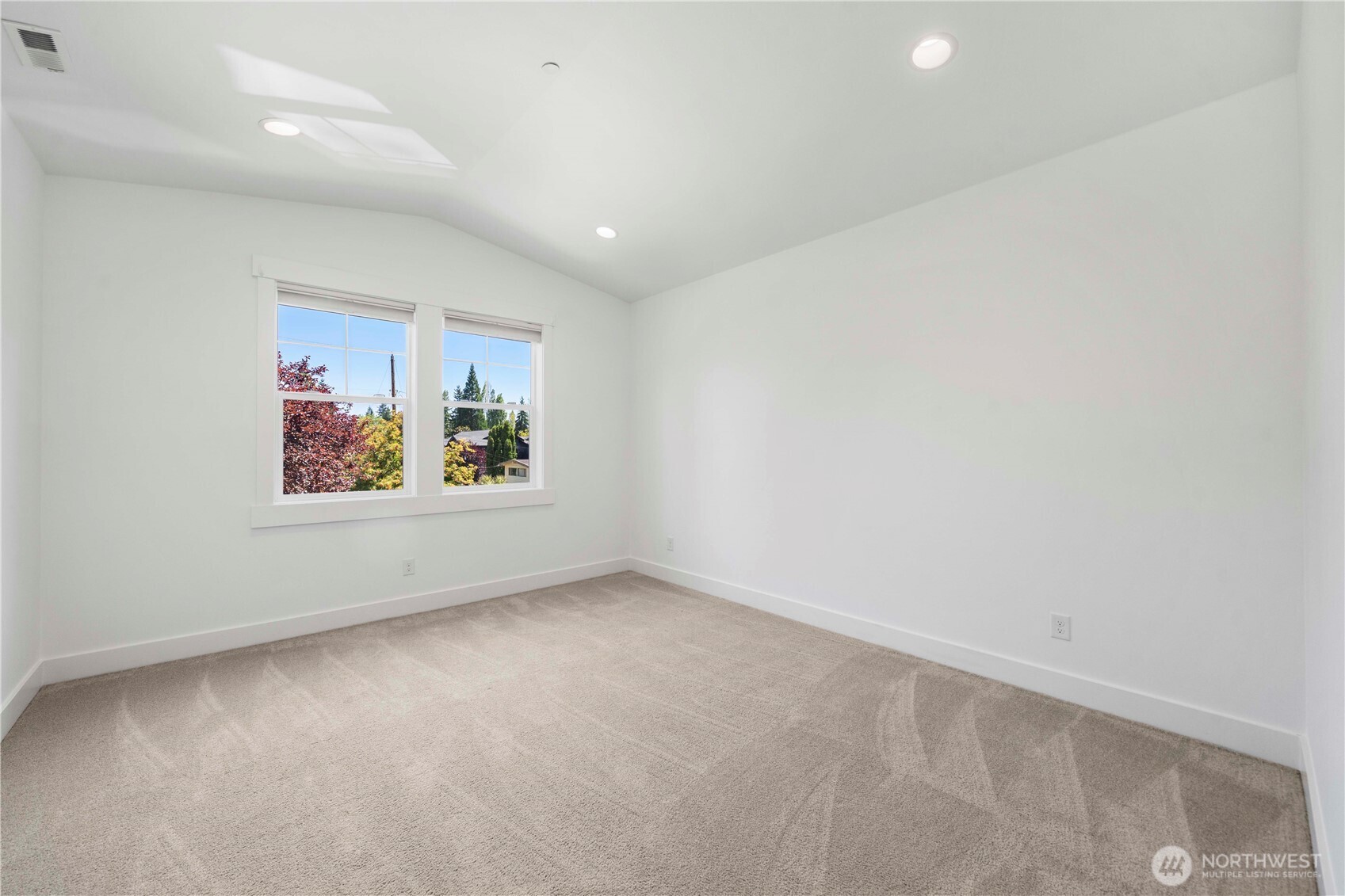 2005 105th Avenue Northeast Bellevue, WA 98004 - Photo 29 of 40