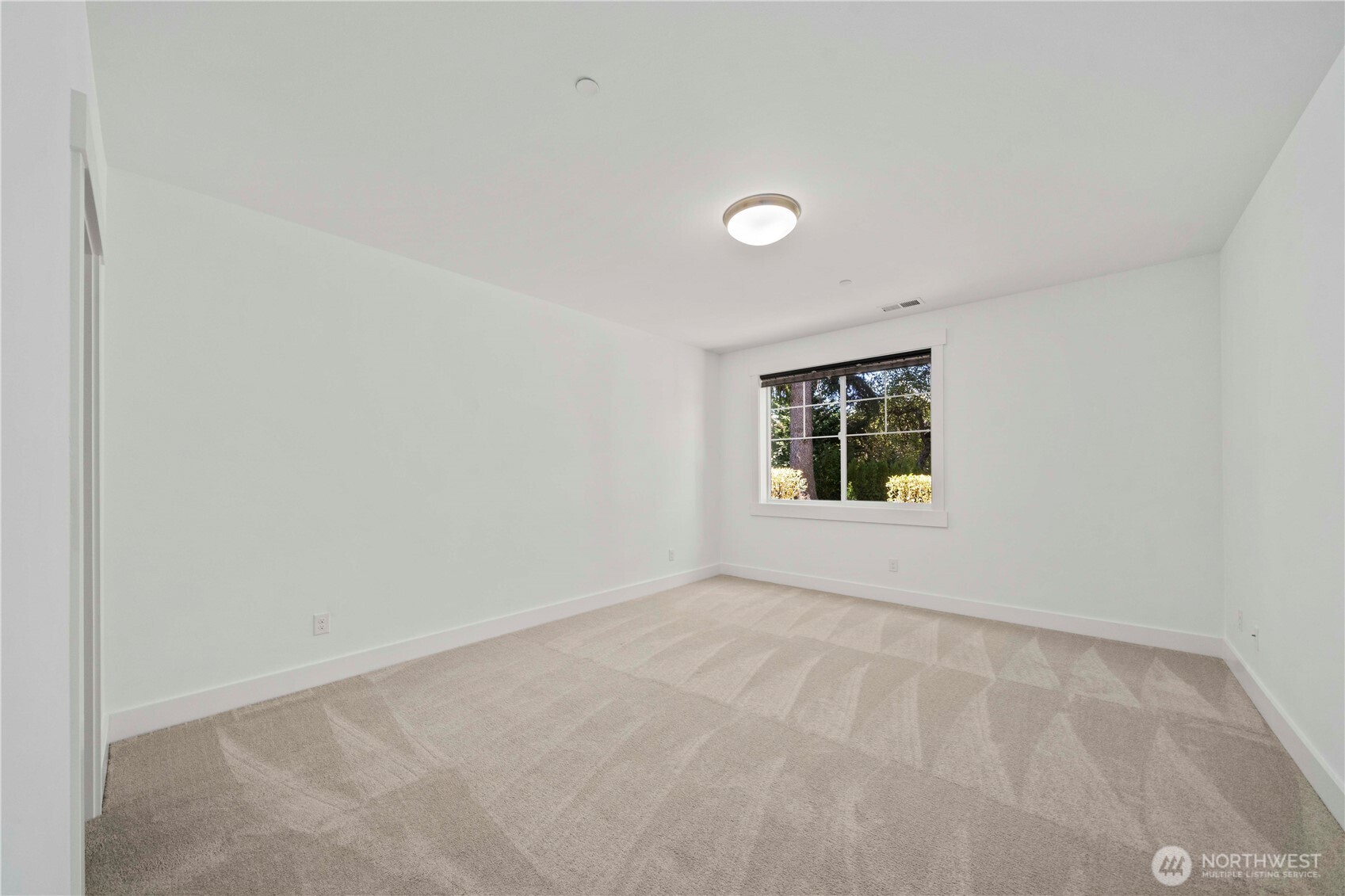 2005 105th Avenue Northeast Bellevue, WA 98004 - Photo 34 of 40