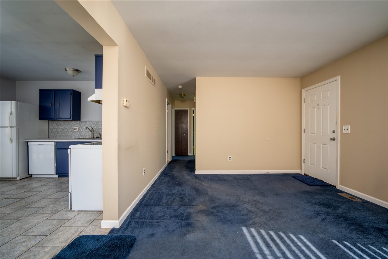 2887 Roundtree Drive Troy, MI 48083 - Photo 4 of 20