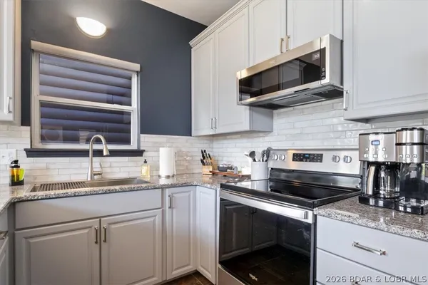 $299,900 | 23 Cottage Park East, Unit 6, Camdenton, MO 65020