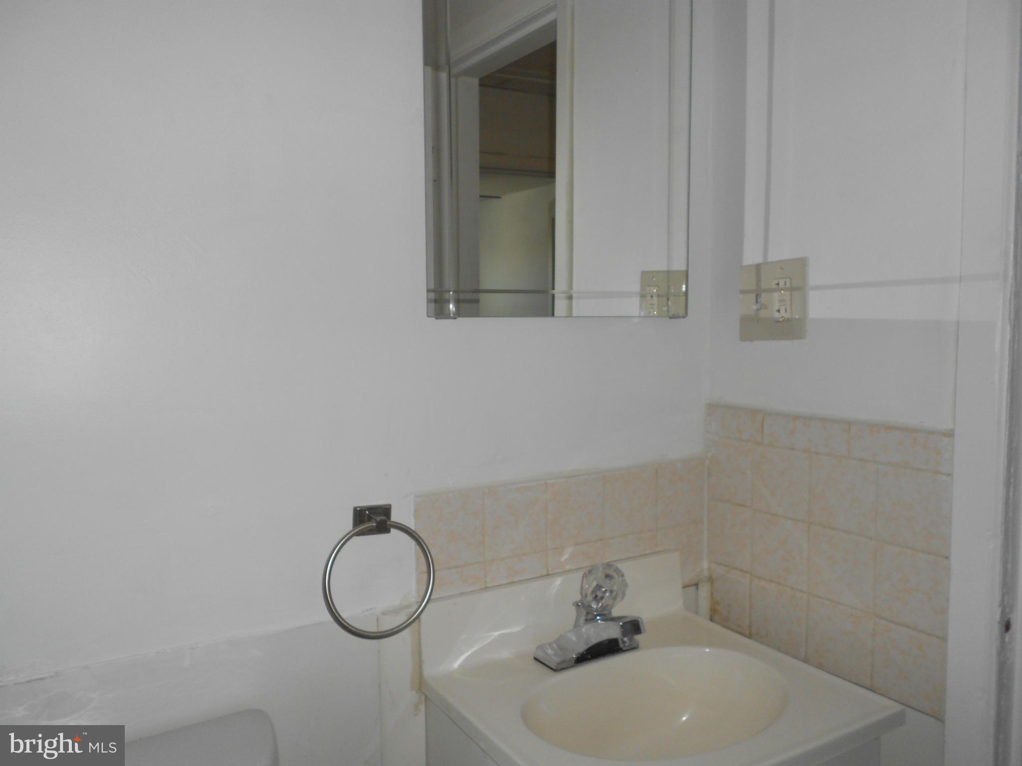 7816 New Battle Grove Road Baltimore, MD 21222 - Photo 17 of 29 Bath