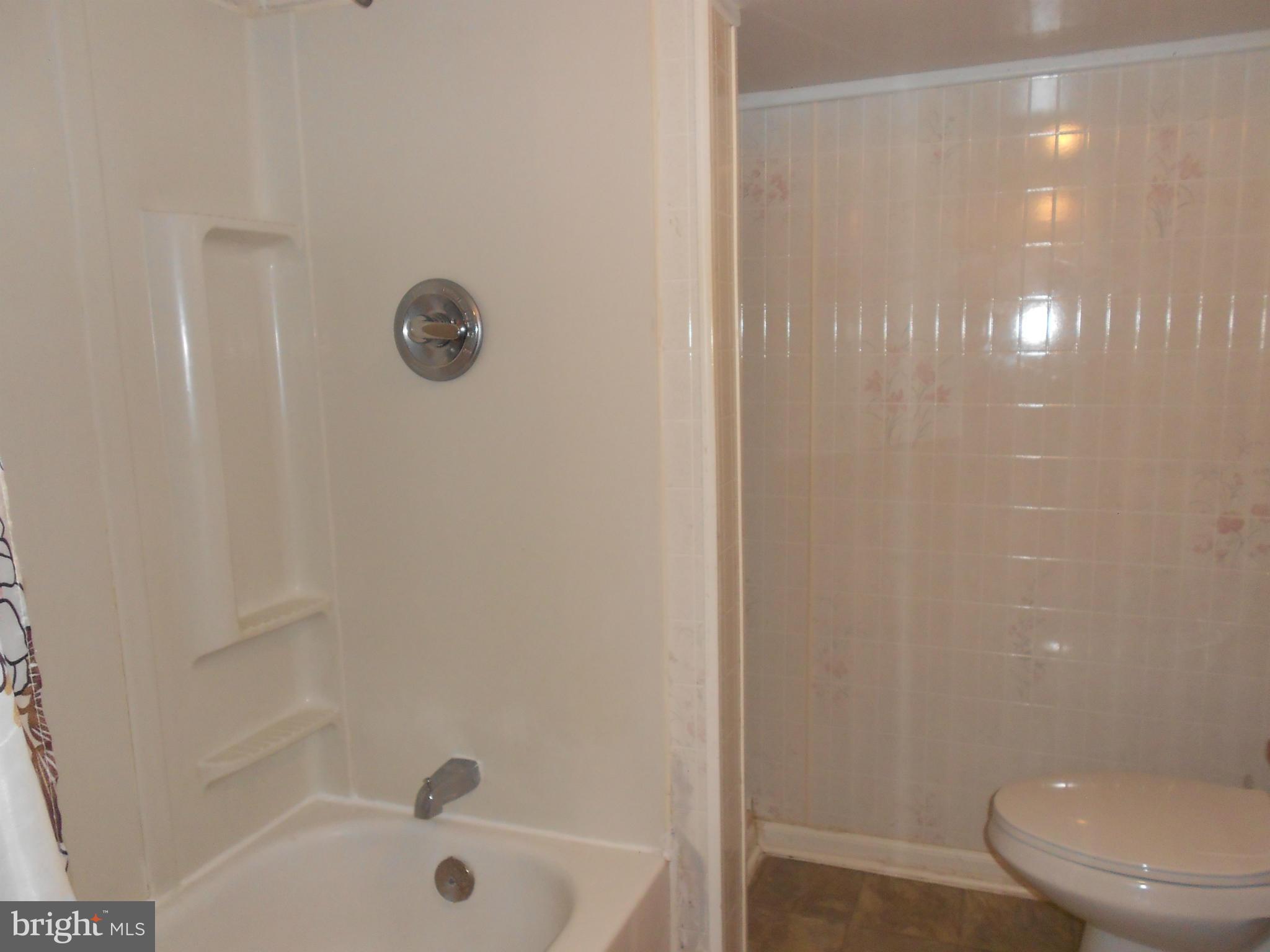 7816 New Battle Grove Road Baltimore, MD 21222 - Photo 22 of 29 Bath (Master)