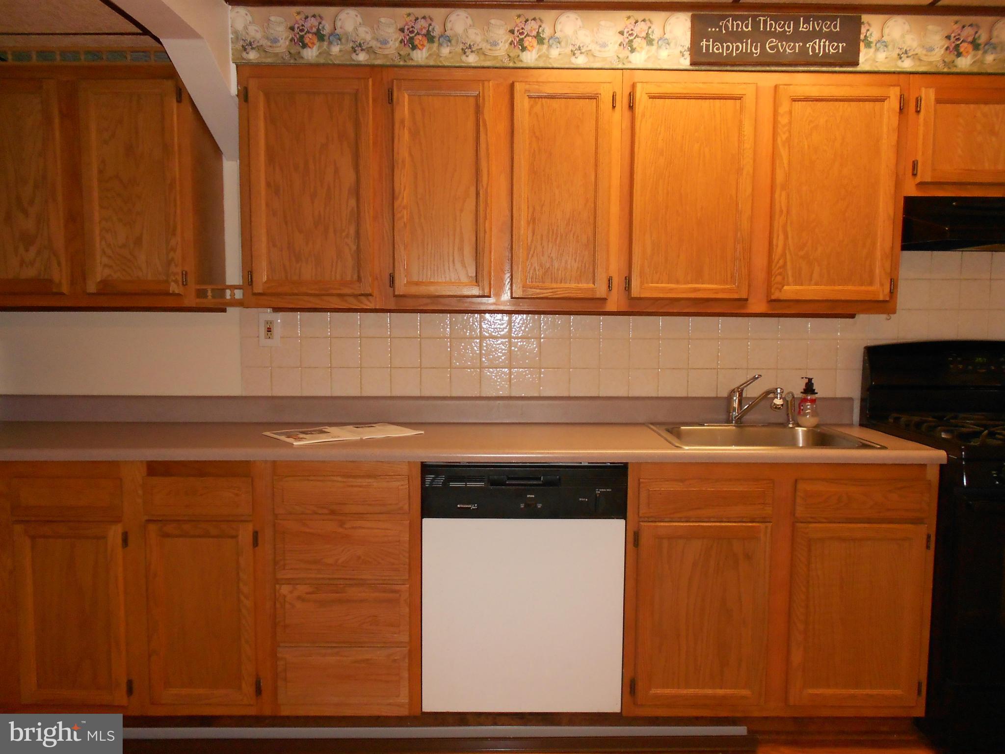 7816 New Battle Grove Road Baltimore, MD 21222 - Photo 8 of 29 Kitchen