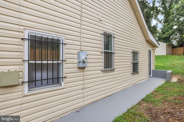 a view of a house with a garage
