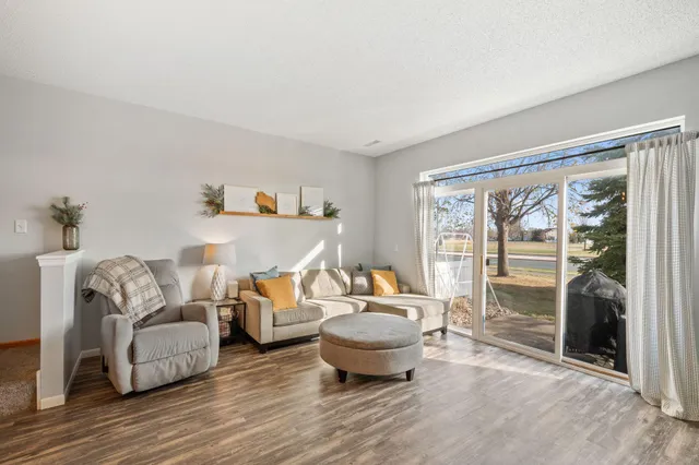 $229,000 | 668 Cobblestone Way, Shakopee, MN 55379