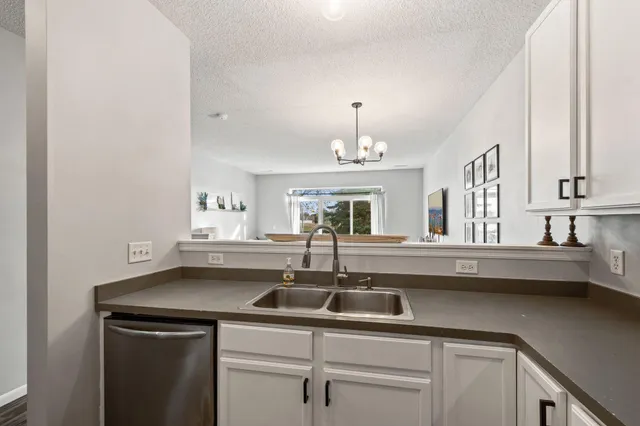 $229,000 | 668 Cobblestone Way, Shakopee, MN 55379