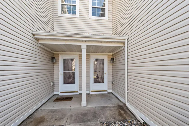 $229,000 | 668 Cobblestone Way, Shakopee, MN 55379