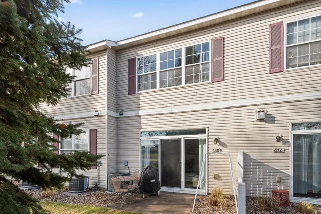 $229,000 | 668 Cobblestone Way, Shakopee, MN 55379