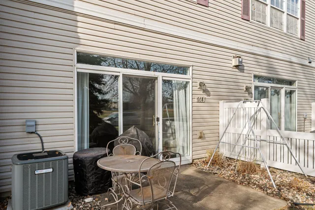 $229,000 | 668 Cobblestone Way, Shakopee, MN 55379