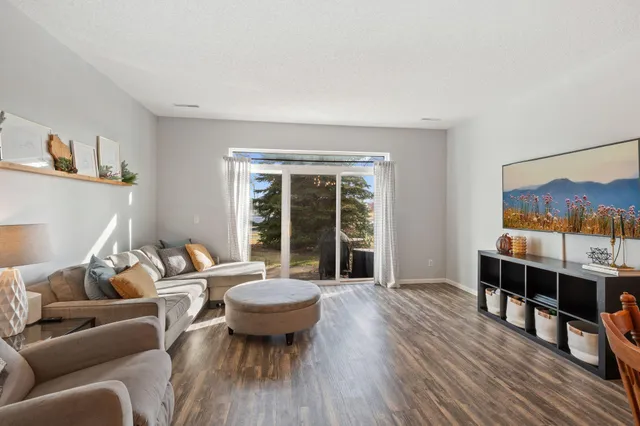 $229,000 | 668 Cobblestone Way, Shakopee, MN 55379