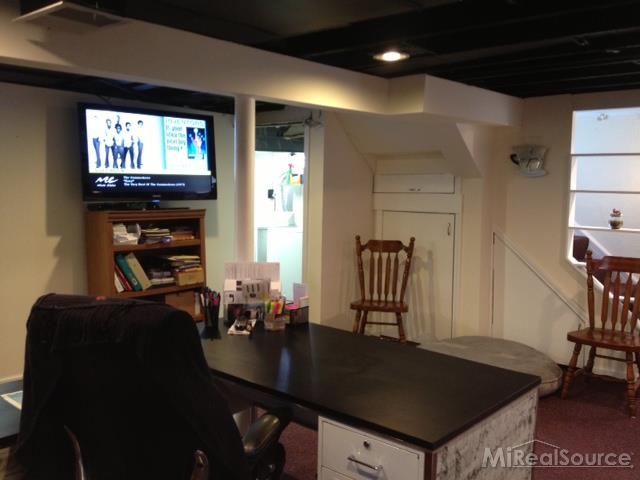 1512 Roslyn Road Grosse Pointe Woods, MI 48236 - Photo 20 of 30