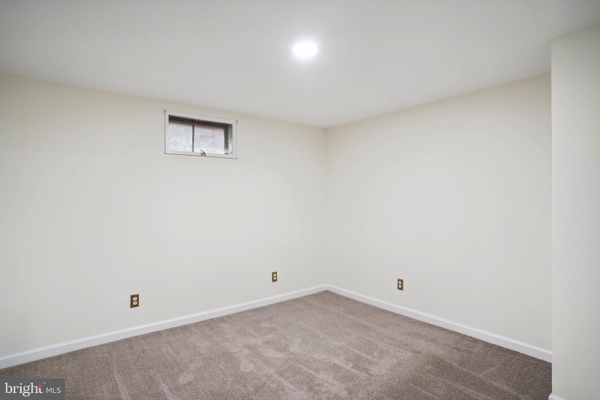 10106 Portland Place Silver Spring, MD 20901 - Photo 33 of 38 an empty room with a workbench and a window
