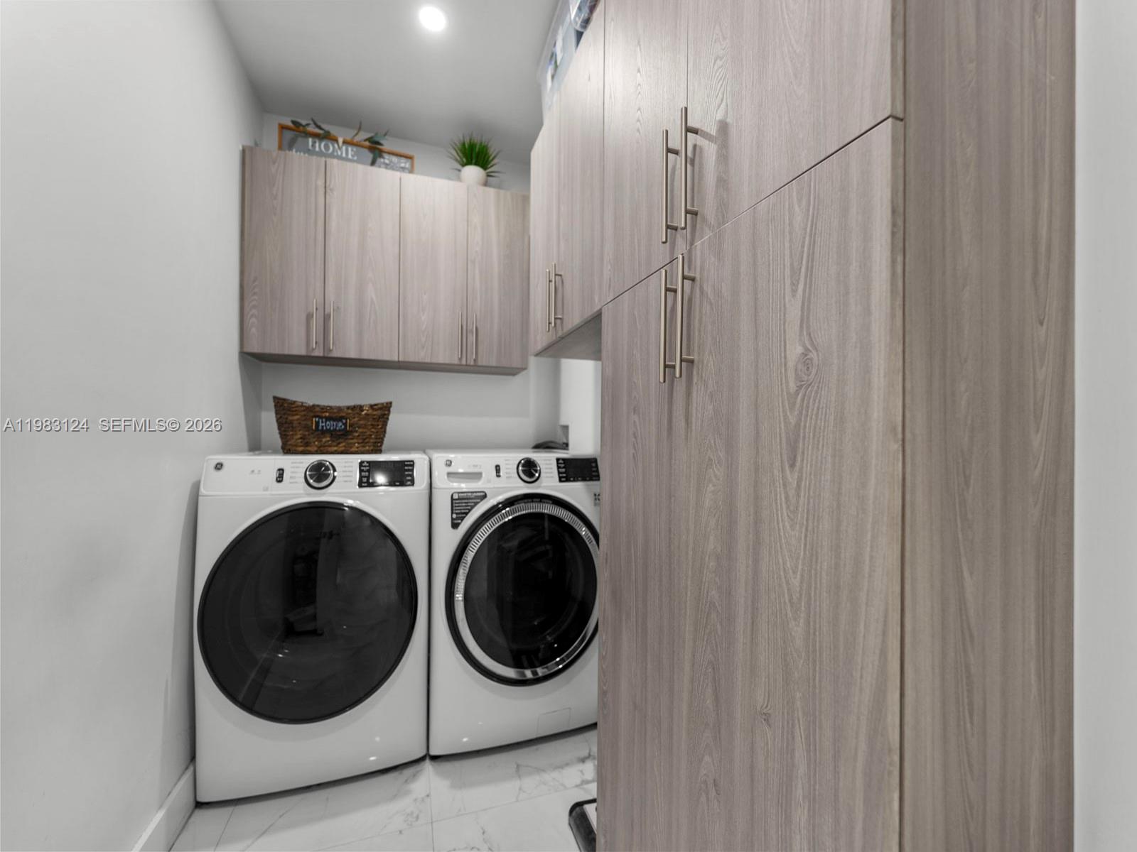 120 West 50th Street Hialeah, FL 33012 - Photo 20 of 37 a utility room with dryer and washer