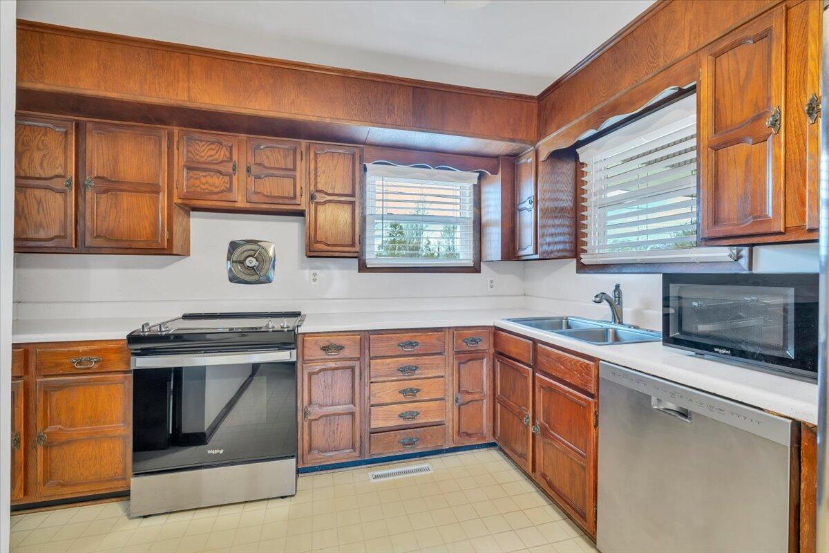 5156 Hazelridge Road Northwest Roanoke, VA 24012 - Photo 7 of 30 11-MIB04392