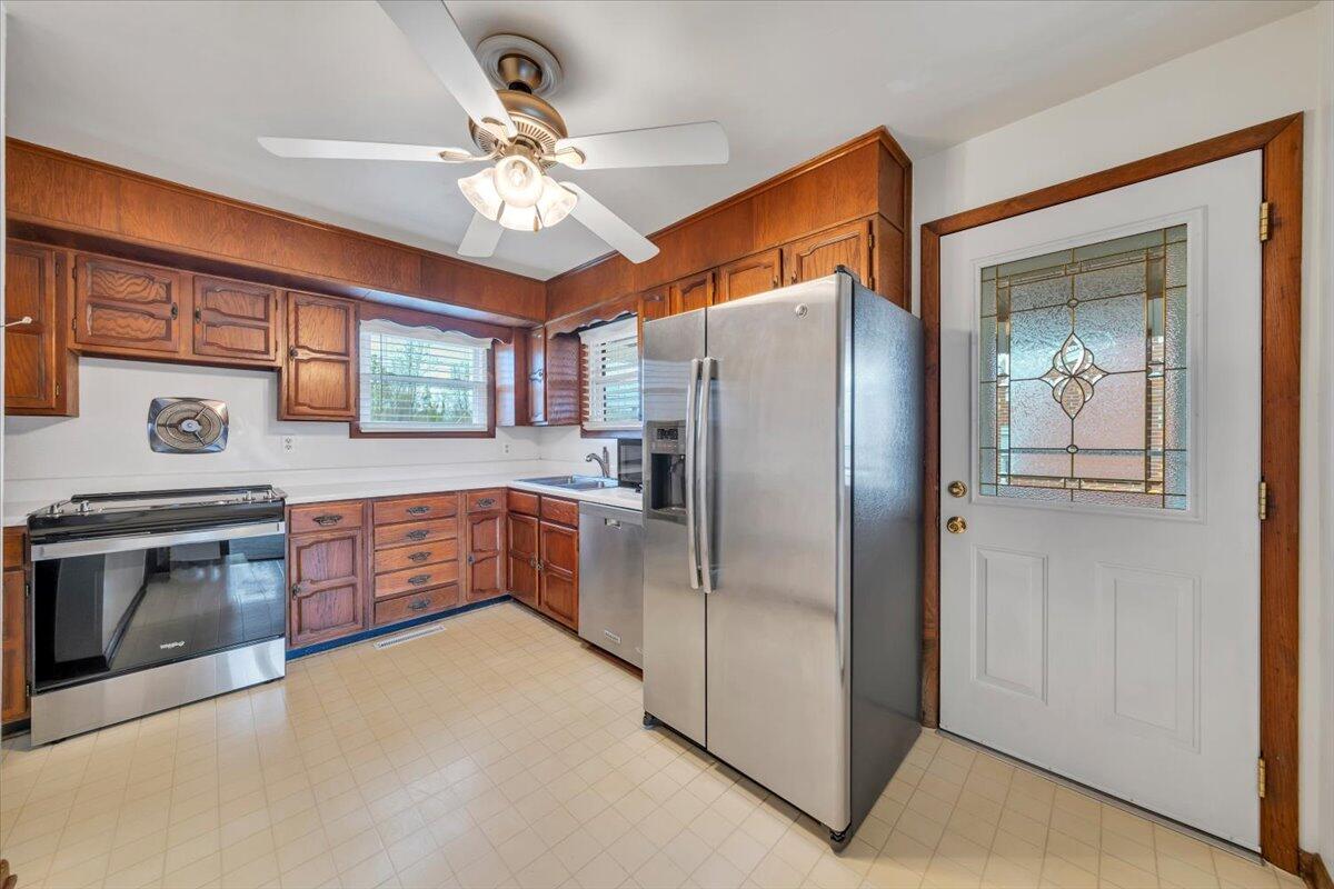 5156 Hazelridge Road Northwest Roanoke, VA 24012 - Photo 8 of 30 12-MIB04395