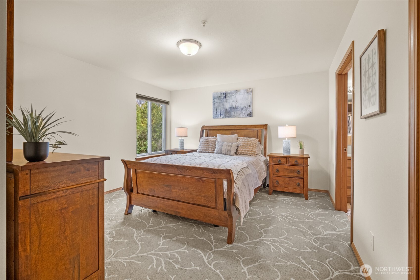 1011 Bancroft Street, Unit 204 Bellingham, WA 98225 - Photo 17 of 32 a bedroom with a bed and a window